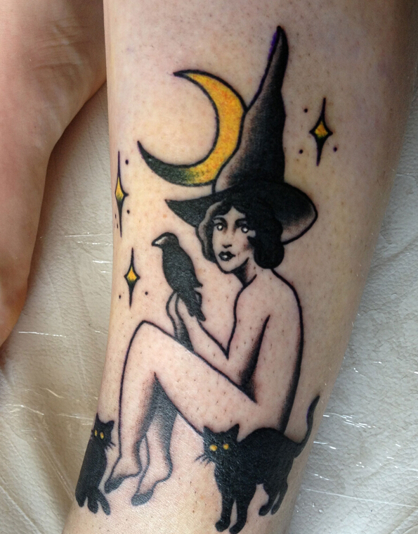 点击大图看下一张：手臂上的女巫三宠物纹身