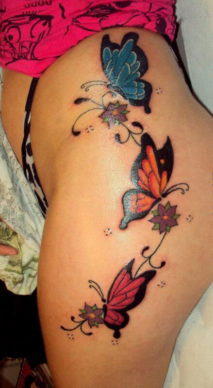 点击大图看下一张：女性臀部三色蝴蝶纹身