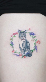 大腿可爱的猫咪纹身