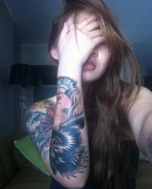 点击大图看下一张：美女性感的花臂纹身图案
