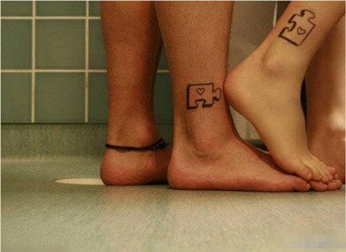 点击大图看下一张：脚踝情侣拼图刺青图片