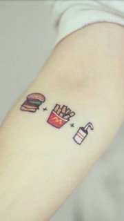 手臂汉堡薯条可乐纹身