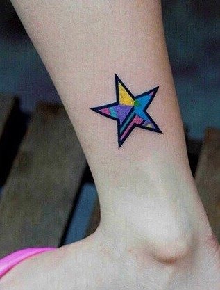 点击大图看下一张：脚踝彩色五角星纹身图案
