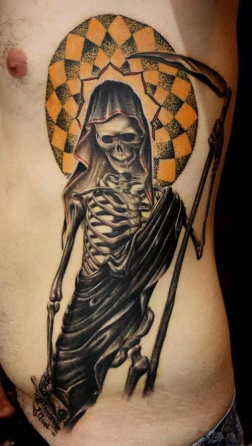 点击大图看下一张：男性腰部彩绘死神纹身