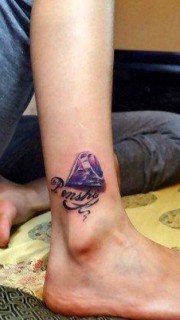 脚踝漂亮的紫钻纹身图案