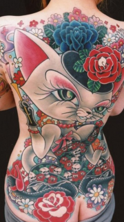 满背猫咪花卉纹身图案