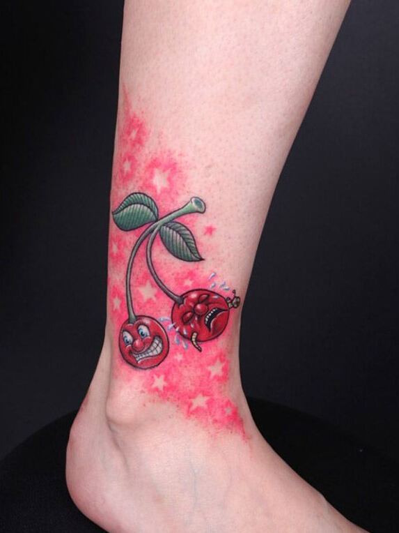 点击大图看下一张：创意樱桃兄弟个性脚踝纹身图案