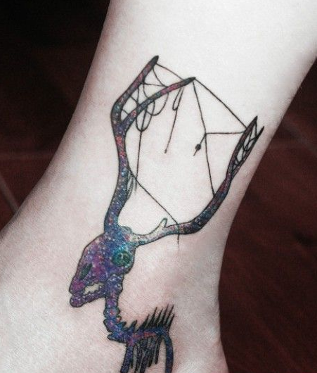 点击大图看下一张：星空骷髅鹿创意脚踝纹身图案