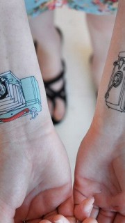 复古相机时尚手腕纹身