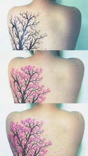 女生后背树木纹身图案
