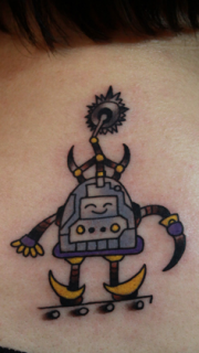 后颈小机器人纹身
