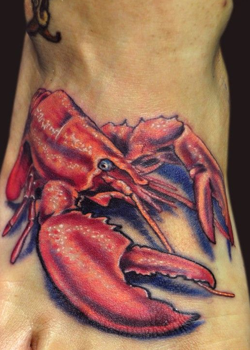 点击大图看下一张：脚上大龙虾纹身图案