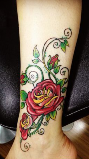 娇艳玫瑰脚踝纹身图案