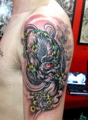 点击大图看下一张:招财神兽貔貅纹身图案
