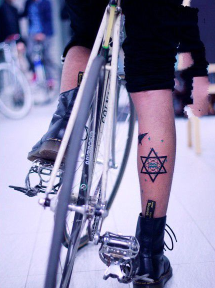 点击大图看下一张：六角芒星小腿创意纹身