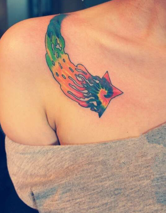 点击大图看下一张:时尚流星创意肩部纹身