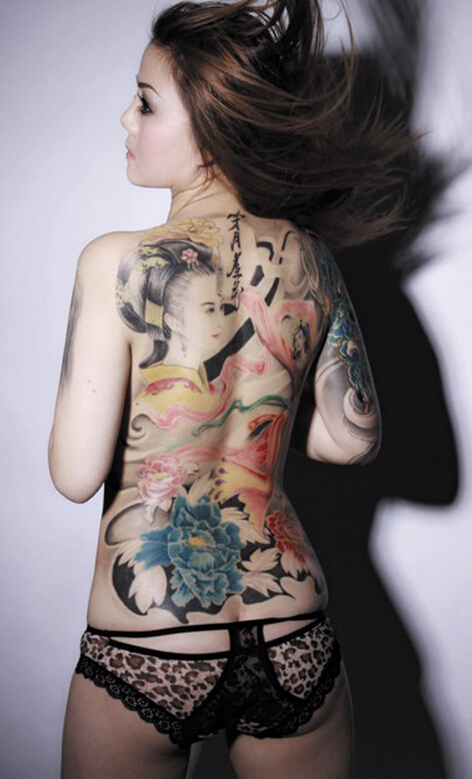 点击大图看下一张：美女满背漂亮的古典女子纹身