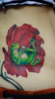 全彩玫瑰青蛙纹身图片