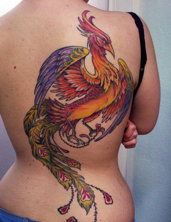 点击大图看下一张：背部漂亮的凤凰刺青图片