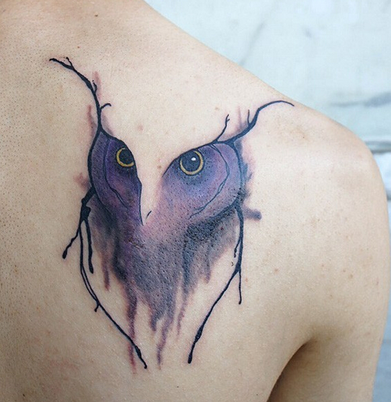 点击大图看下一张：肩背上猫头鹰纹身图案