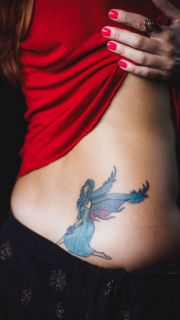女性后腰精灵纹身图案