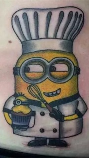 搞怪的厨师装小黄人纹身图案