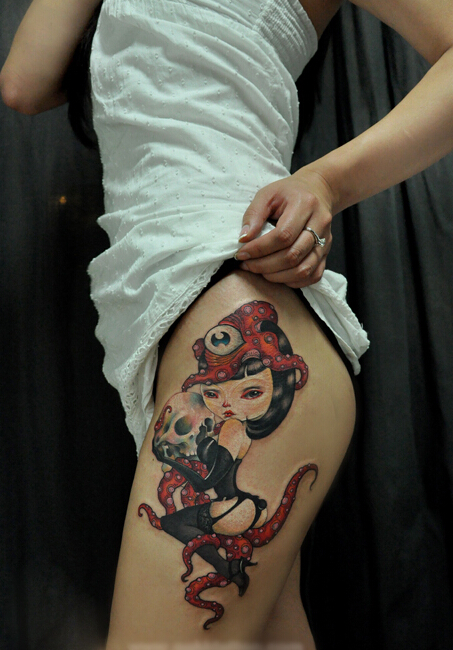 点击大图看下一张：女生腿部章鱼和美女纹身图案