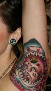 女性腋下创意鲨鱼纹身图案