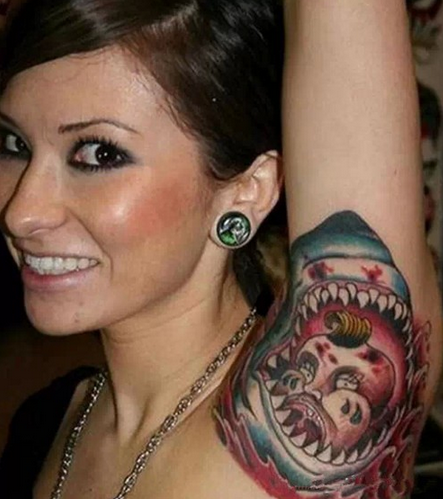 点击大图看下一张：女性腋下创意鲨鱼纹身图案