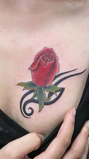 美女胸部诱人红玫瑰纹身图案