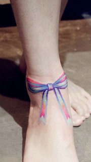 脚踝好看的七彩蝴蝶结纹身图案