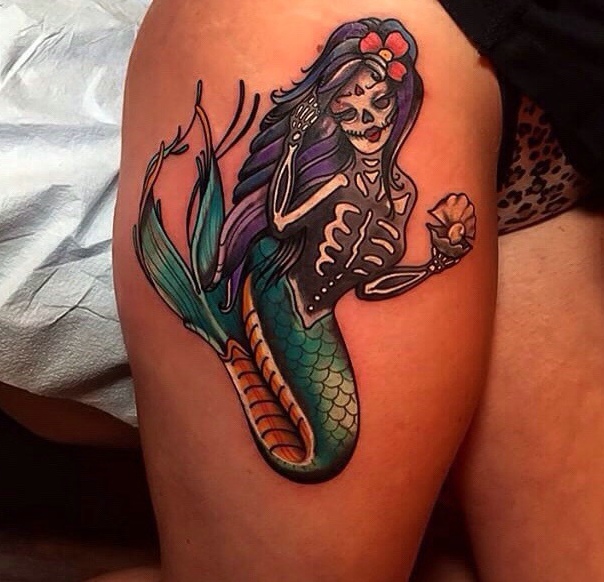 点击大图看下一张：性感美女的腿部骷髅美人鱼纹身