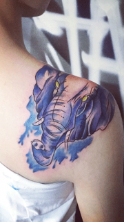 美女披肩蓝色大象纹身图案