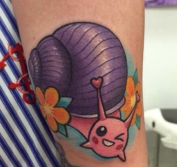点击大图看下一张：可爱的卡通蜗牛纹身图案