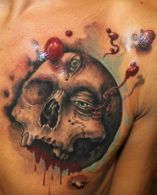 点击大图看下一张：男性胸部惊悚三眼骷髅头纹身