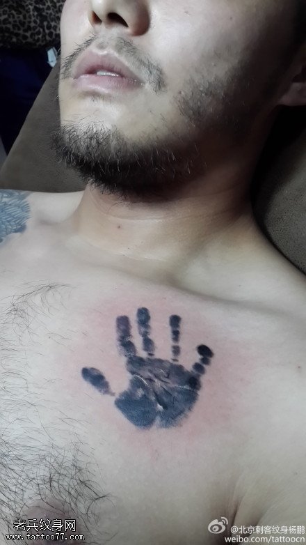 点击大图看下一张:可爱宝贝小手纹身图案