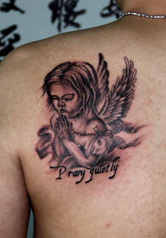 点击大图看下一张：祈祷的天使纹身