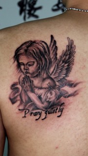 祈祷的天使纹身