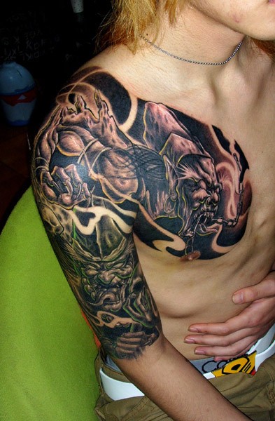 点击大图看下一张:个性十足的黑白无常半甲刺青