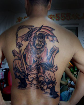 点击大图看下一张：英勇的钟馗捉鬼纹身图案
