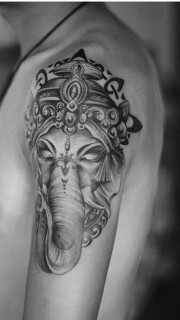 手臂上漂亮好看的黑灰象神纹身图案