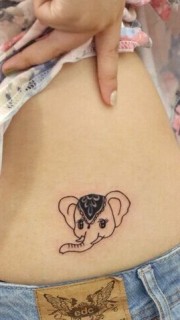 美女腰部可爱的小象纹身