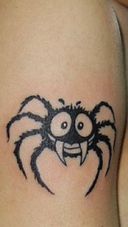 手臂上搞笑可爱的蜘蛛刺青
