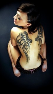 美女背部个性的天使翅膀