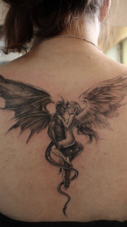 天使与魔鬼背部纹身