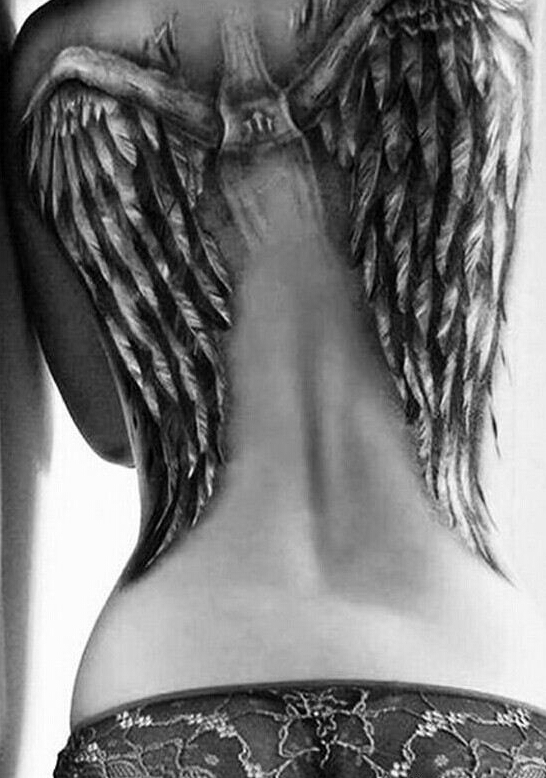 点击大图看下一张：美女满背创意翅膀纹身