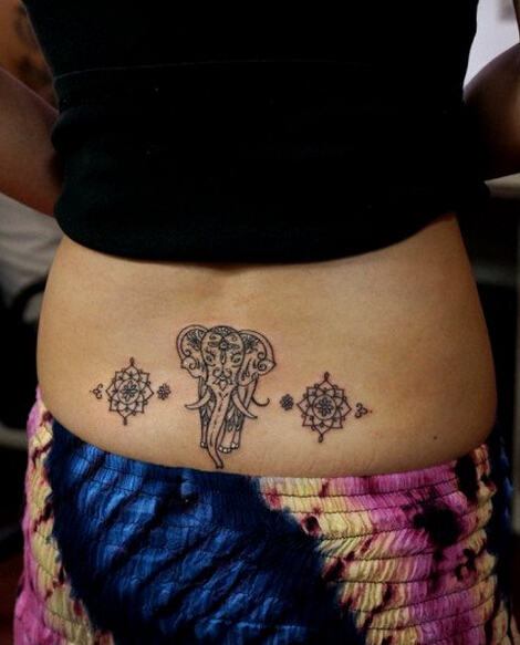 点击大图看下一张：美女后腰图腾大象纹身