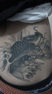 腰臀部传统鲤鱼纹身图案