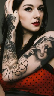 时尚美女个性花臂纹身