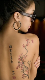 美女中国风梅花纹身图案